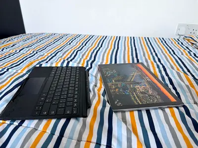 Microsoft Surface Pro Core i5-1035G4 CPU, 8GB RAM