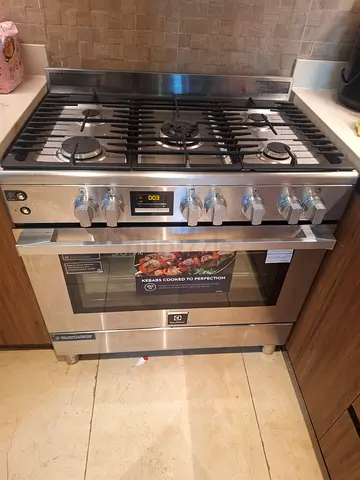 Electrolux 5 burner full gas cooker 90 by 60