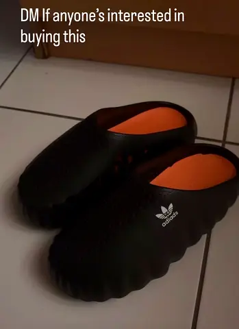 Adidas black slip-on slides / size 43