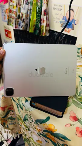 Apple iPad Pro 11-inch (4th generation) - Space Gray, Good Condition. selling including Magic keys