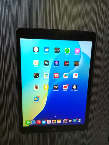 iPad 8 Gen 32GB Grey