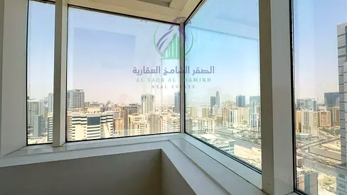 شقة غرفتين وصالة للإيجار السنوي بإطلالة مفتوحة وغرفة ماستر وبلكونة وثلاثة حمامات مع جيم ومسبح وباركينغ
