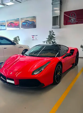 ●FERRARI 488 ●CARBON PACK ●FULLY  LOADED ●FULL-SERVICE HISTORY ●2 YEAR  SERVICE PLAN ●PRISTINE