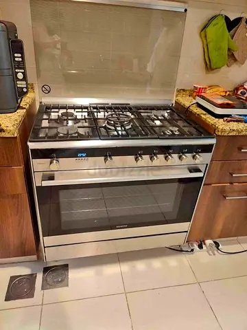 Siemens 90 cm top gass oven electric cooker new model slightly used iq700 model