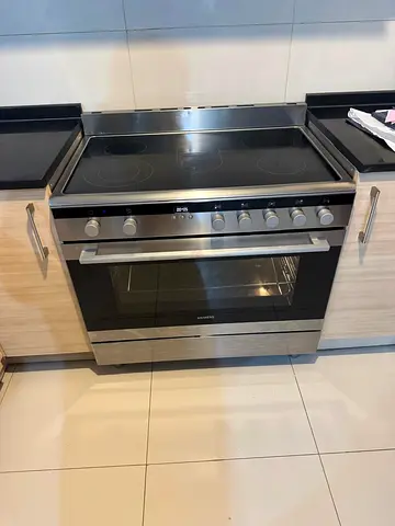 Siemens 5 burner electric cooker 90 by 60