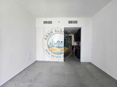 Brand new Studio with baloncy pool view just 38k
