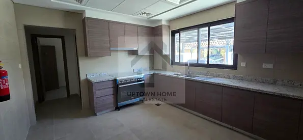 3bed / corner/ brand new/ ready to move