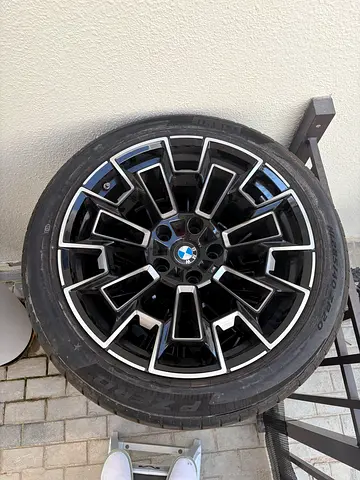 Original set of weels M5 ( G90) front R20, rear R21, Pirelli tires 1000 km