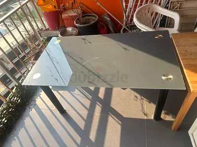Dining table for sale 100AED