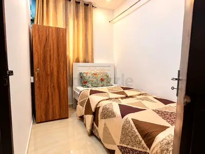 Fully Furnished Patition Room for Couple or Single Executive – Khalidiya