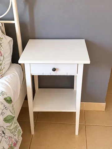 White Wooden Nightstand with Drawer and Shelf