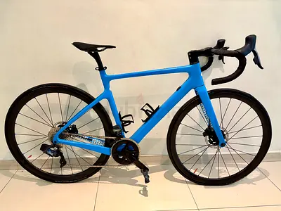 Cervelo-Aespeoro-05- Full Carbon Road bike-SRAM force-ETAP -12 speed Syncros carbon wheels handle