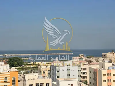 غرفة وصالة للإيجار السنوي في القليعة بإطلالة بحرية وبلكون وتشطيب حديث وتكييف سبليت وغاز مركزي وبناية عائلات بالقرب من الكورنيش
