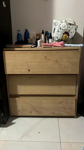 Light wood 3-drawer dresser / chest in good condition