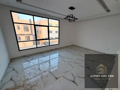 An excellent opportunity for families seeking a quiet, private living environment: a spacious rooftop annex (first-time occupancy) available for annua