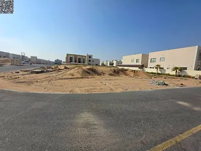 للبيع قطعتين شارع وسكه خلف الخدمات أرضي سكنية بموقع متميز في منطقة الزاهيه في عجمان