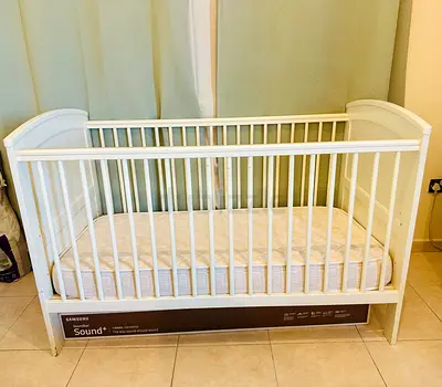 White Convertible Baby Crib with Mattress - Good Condition