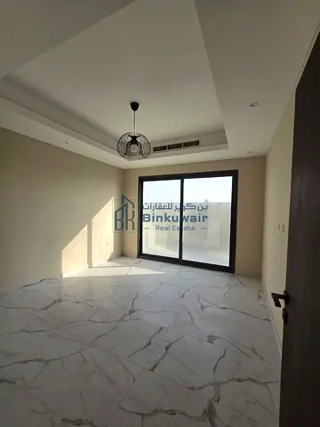 For Annual Rent – Al-Hoshi – Sharjah 📍 Prime location – Front row, on the service road along Maliha Road