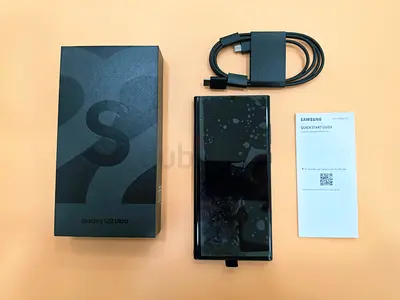 Samsung Galaxy S22 Ultra 512GB UAE | Box + 3 Cases