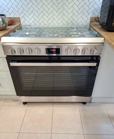 Bosch 5 burner full gas cooker same like a new condition