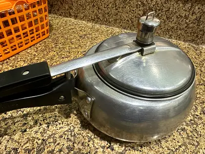 Hawkins 2 litres aluminum pressure cooker
