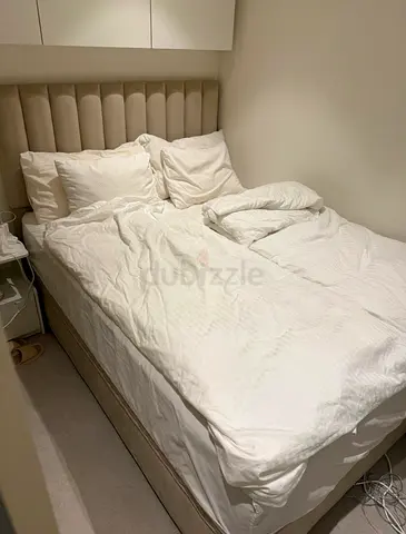 Bed frame & matress with headboard (beige)