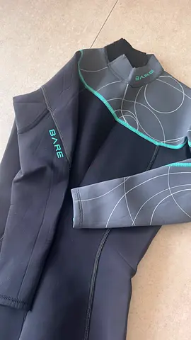 BARE 3/2mm Elate wetsuit women size 6