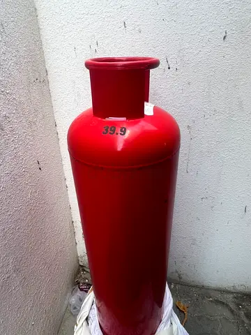 Gas Clender 39.9 KG With Full Gas few days used Only