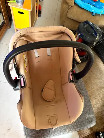Beige infant car seat / baby carrier - used, good condition