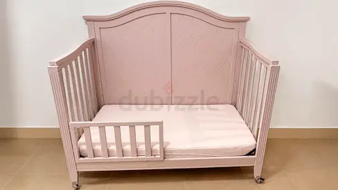 Pink Convertible Baby Crib / Toddler Bed in Good Condition (Home Centre)