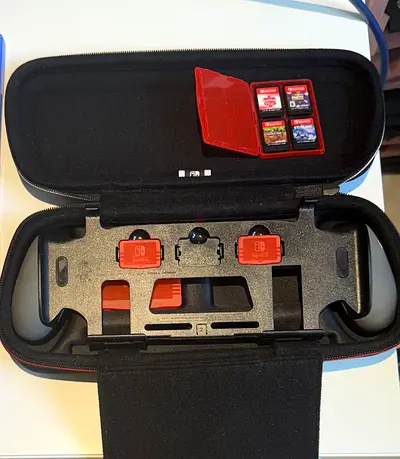 Nintendo Switch Games + Case/HandGrip