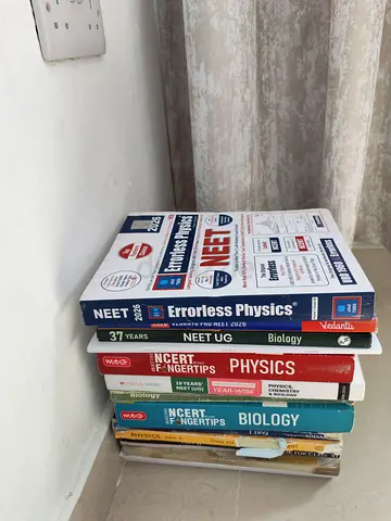 Set of NEET Physics & Biology NCERT/Prep Books (Gently Used)