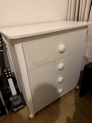 White 4-Drawer Chest / Dresser in Good Condition for kids