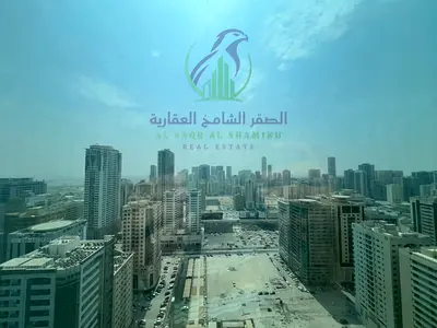 شقة غرفة وصالة للإيجار السنوي في التعاون الشارقة بمساحة واسعة وبلكونة وإطلالة مفتوحة وصيانة مجانية