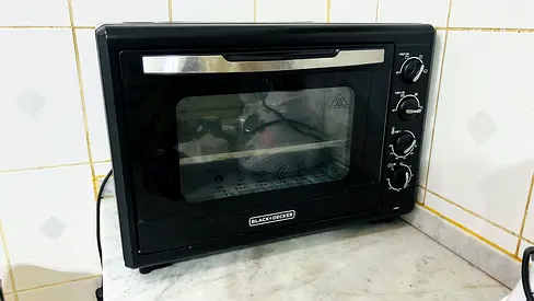 Black & Decker countertop electric oven - good working condition