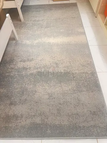 Grey modern area rug - good condition, 2x3m (approx)