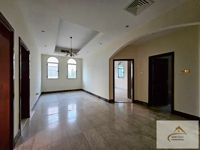 Vip 5bhk villa with seprate made room in front of the corniche