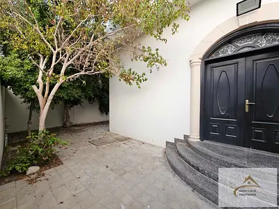 Vip 5bhk villa with seprate made room in front of the corniche