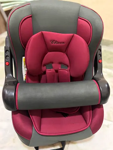 Chicco Infant Car Seat Maroon and Grey