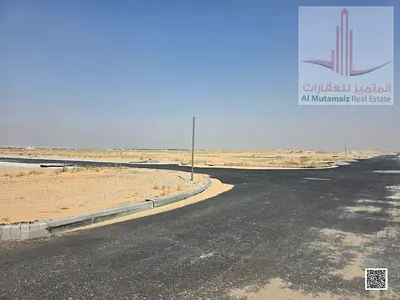للبيع ارض سكنية زاوية قريبة من الخدمات والشارع الرئيسي علي شارع اسفلت جاهزة للبناء موقع مميز