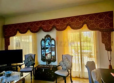 Classic scalloped pelmet valance with matching side panels — ready to hang