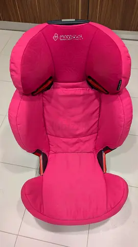 Preloved Maxi-Cosi car seat with ISOFIX connectors and adjustable headrest. The label shows a 15–36