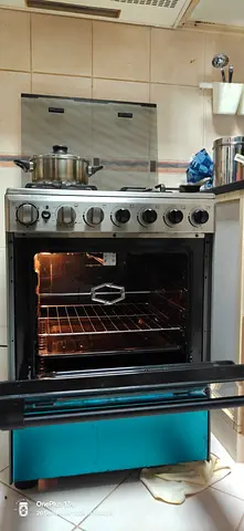 Used freestanding gas oven with 4 burners — good working condition