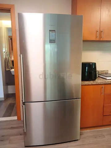 Siemens IQ700 Bottom Freezer Fridge 682 Liters Excellent Condition