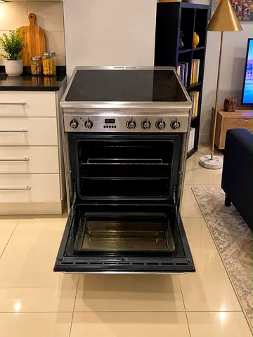 SMEG CX68CM8 Ceramic Electric Cooker - 60x60 cm - AED 700