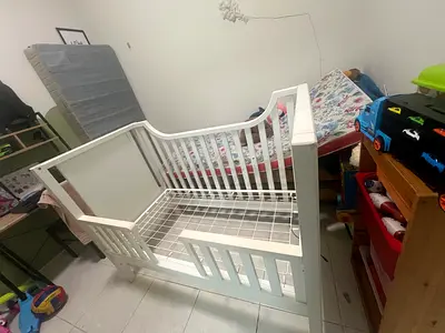 White solid wood baby crib from Pottery Barn— converts to toddler bed, good condition.
