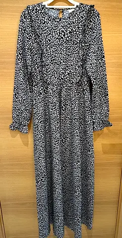 Black & white patterned long sleeve dress