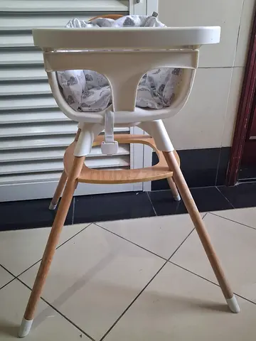 Wooden baby high chair with removable tray - good condition