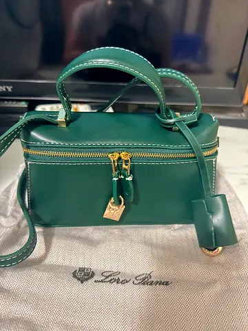 Green leatherette structured handbag with detachable strap - like new