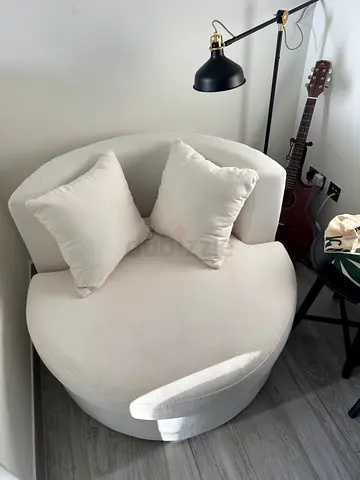 Cream Round Swivel Cuddle Chair with 2 Cushions, Like New